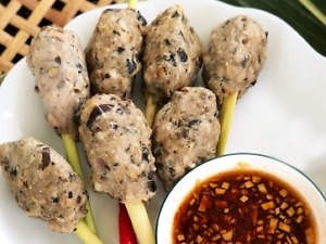 Chả ốc cuốn sả