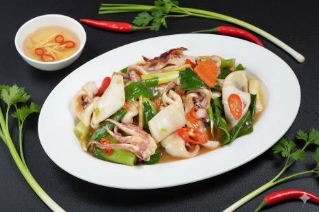 Mực hấp hành gừng
