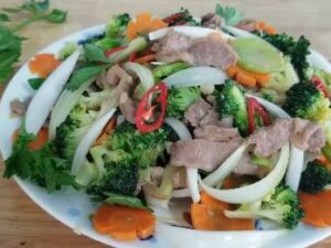 Súp lơ xào bò